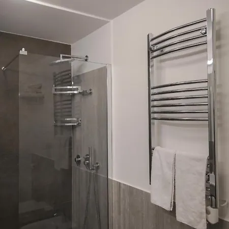 Lionora Nocleg ze śniadaniem 4*