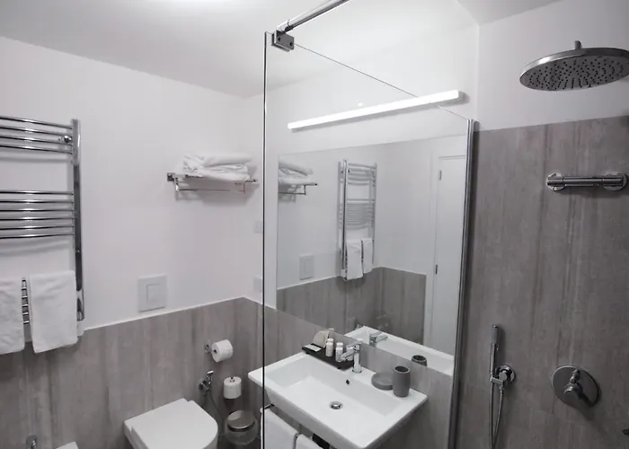 Alojamento de Acomodação e Pequeno-almoço Lionora Nápoles